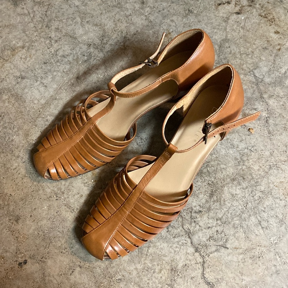 Danelle tan Cashmere T-strap shoes. Size 8 1/2